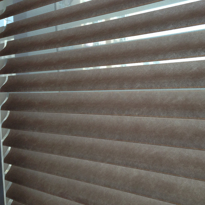 Улучшите стиль своей мягкой комнаты с экологически чистой тканью Shangrila Blinds