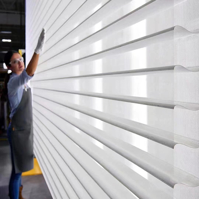 Улучшите стиль своей мягкой комнаты с экологически чистой тканью Shangrila Blinds