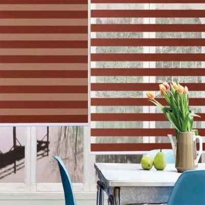 Офисное окно в помещениях Zebra Roller Blinds для дневного и ночного использования